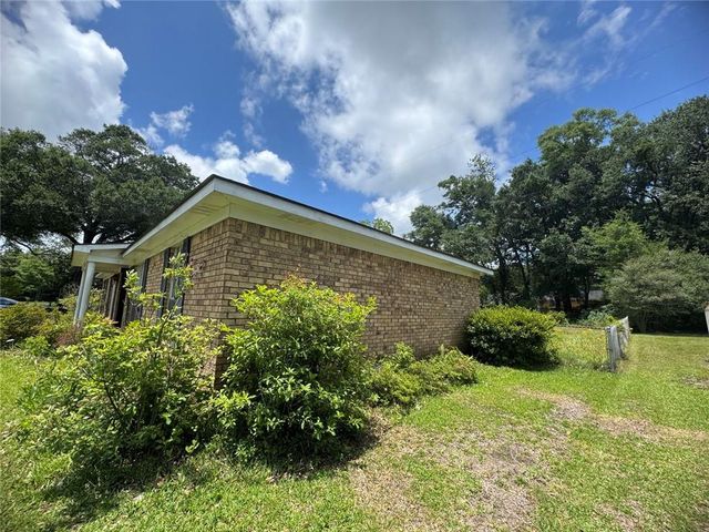1575 Regency Drive, Mobile, AL 36693