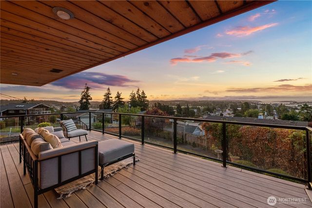 675 SW Franklin Court, Oak Harbor, WA 98277