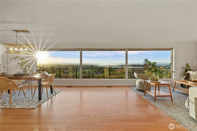 675 SW Franklin Court, Oak Harbor, WA 98277