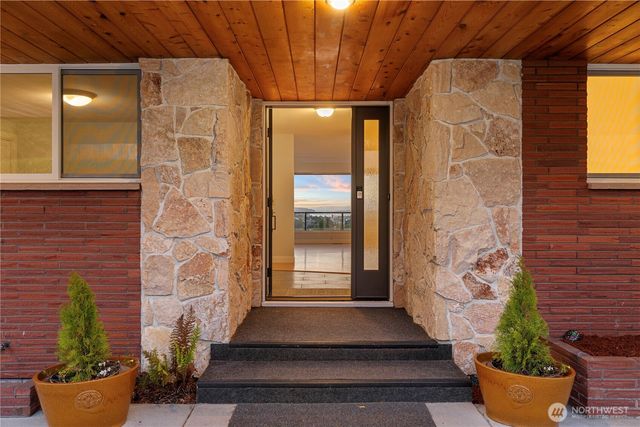 675 SW Franklin Court, Oak Harbor, WA 98277