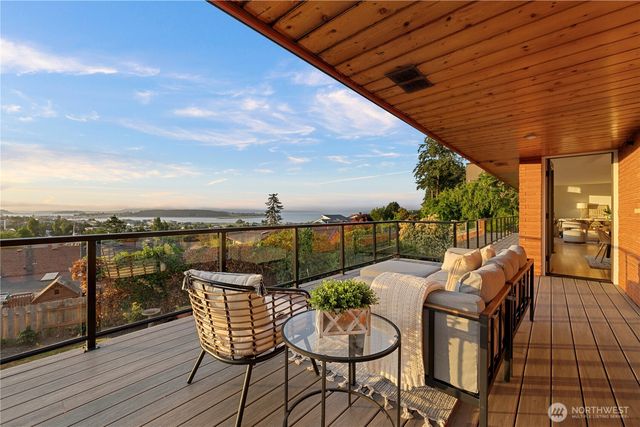 675 SW Franklin Court, Oak Harbor, WA 98277