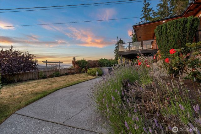675 SW Franklin Court, Oak Harbor, WA 98277