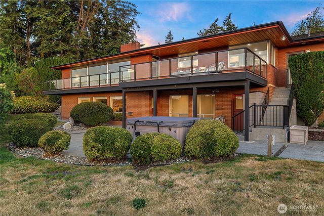 675 SW Franklin Court, Oak Harbor, WA 98277