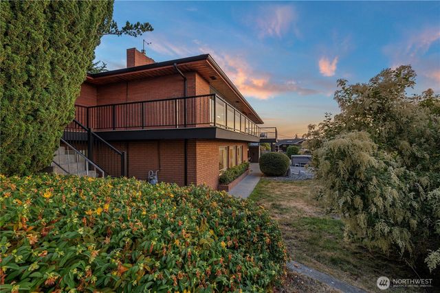 675 SW Franklin Court, Oak Harbor, WA 98277