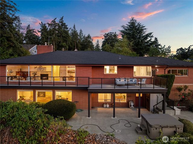 675 SW Franklin Court, Oak Harbor, WA 98277