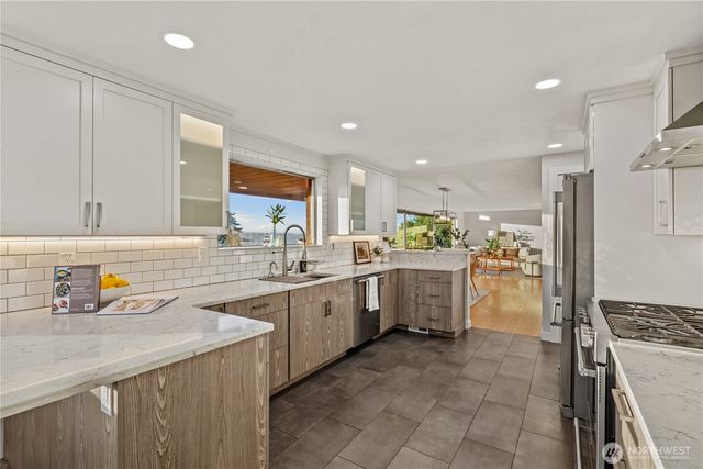 675 SW Franklin Court, Oak Harbor, WA 98277