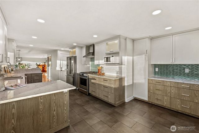 675 SW Franklin Court, Oak Harbor, WA 98277