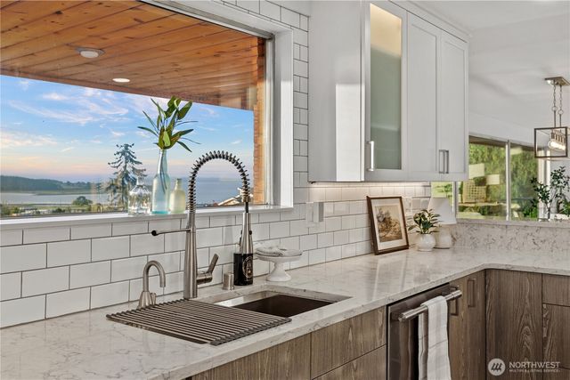675 SW Franklin Court, Oak Harbor, WA 98277