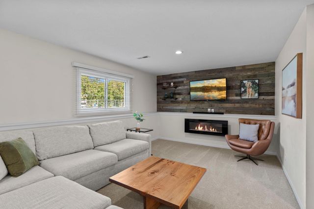 9840 Kirkwood Lane N, Maple Grove, MN 55369