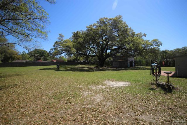 4308 Floridatown Rd, Pace, FL 32571