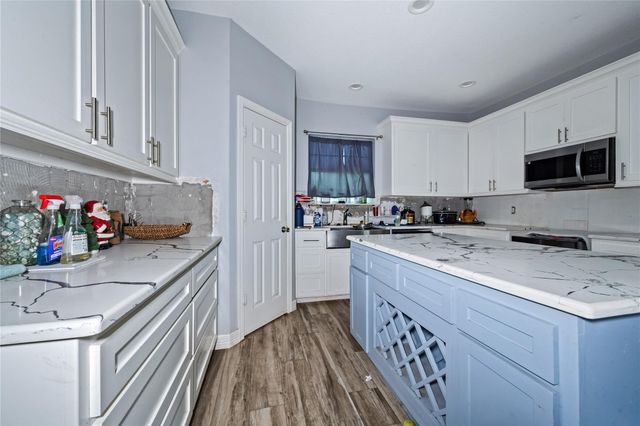5110 Lakeshore Drive, Willis, TX 77318