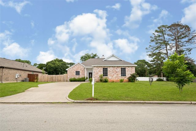5110 Lakeshore Drive, Willis, TX 77318