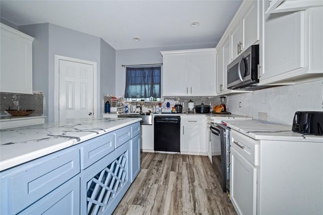 5110 Lakeshore Drive, Willis, TX 77318