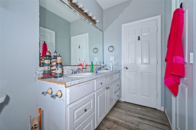 5110 Lakeshore Drive, Willis, TX 77318