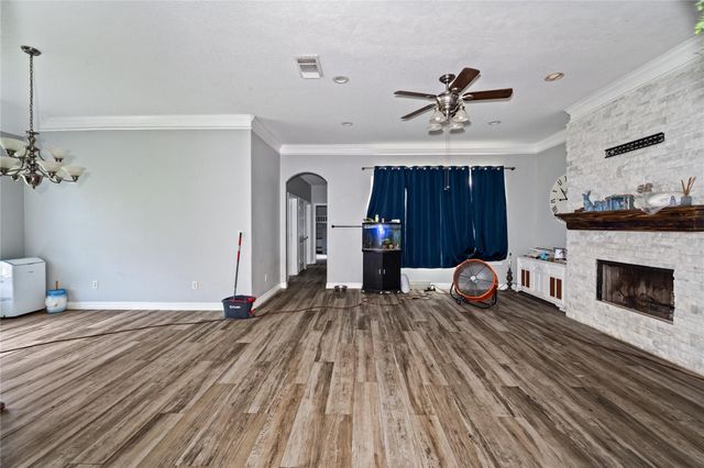 5110 Lakeshore Drive, Willis, TX 77318