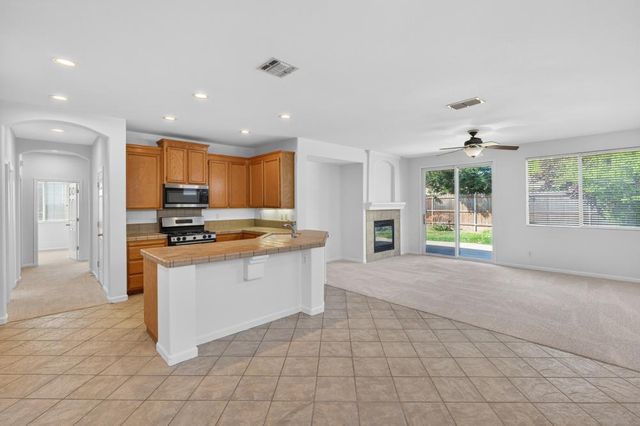 9666 Iris Meadow Way, Elk Grove, CA 95757