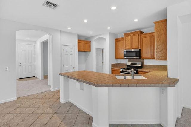 9666 Iris Meadow Way, Elk Grove, CA 95757