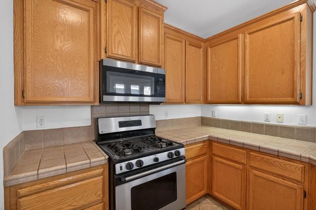 9666 Iris Meadow Way, Elk Grove, CA 95757