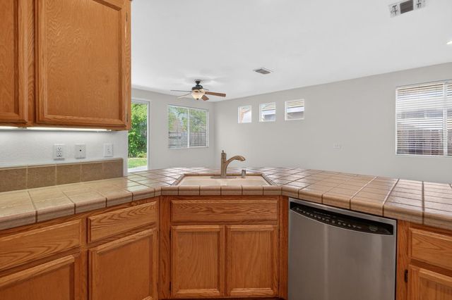 9666 Iris Meadow Way, Elk Grove, CA 95757