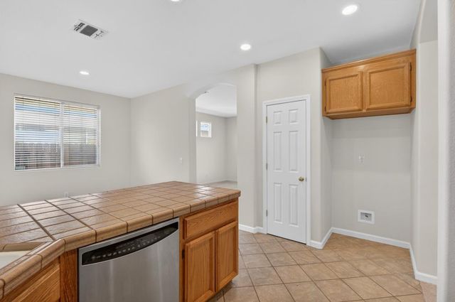 9666 Iris Meadow Way, Elk Grove, CA 95757