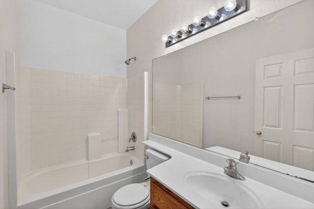 9666 Iris Meadow Way, Elk Grove, CA 95757