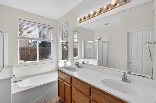 9666 Iris Meadow Way, Elk Grove, CA 95757