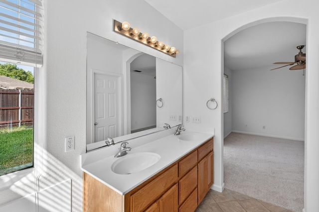 9666 Iris Meadow Way, Elk Grove, CA 95757