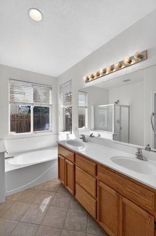 9666 Iris Meadow Way, Elk Grove, CA 95757