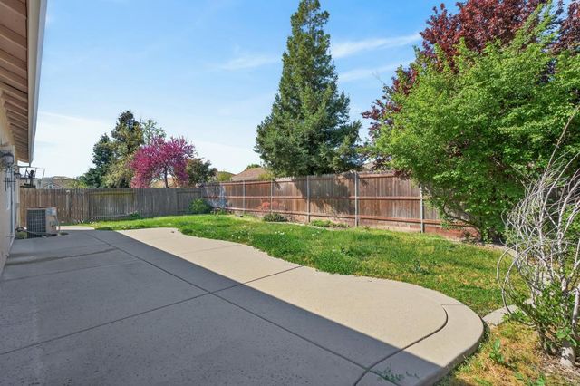 9666 Iris Meadow Way, Elk Grove, CA 95757