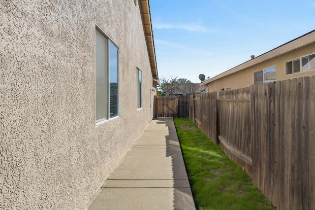 9666 Iris Meadow Way, Elk Grove, CA 95757