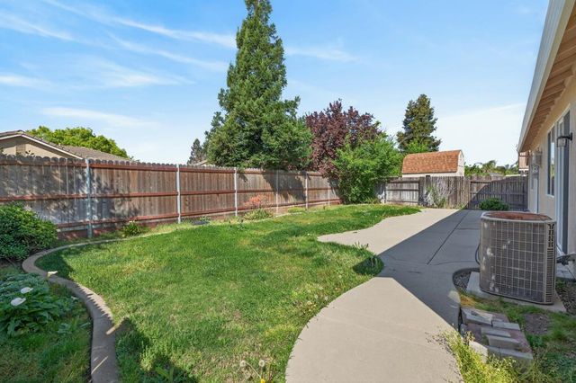 9666 Iris Meadow Way, Elk Grove, CA 95757