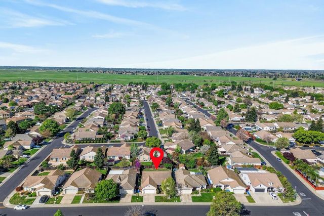 9666 Iris Meadow Way, Elk Grove, CA 95757