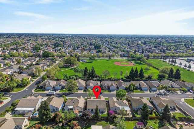 9666 Iris Meadow Way, Elk Grove, CA 95757