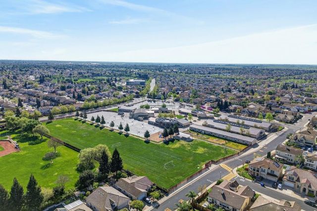 9666 Iris Meadow Way, Elk Grove, CA 95757