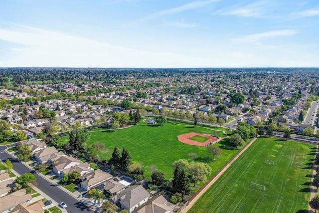 9666 Iris Meadow Way, Elk Grove, CA 95757