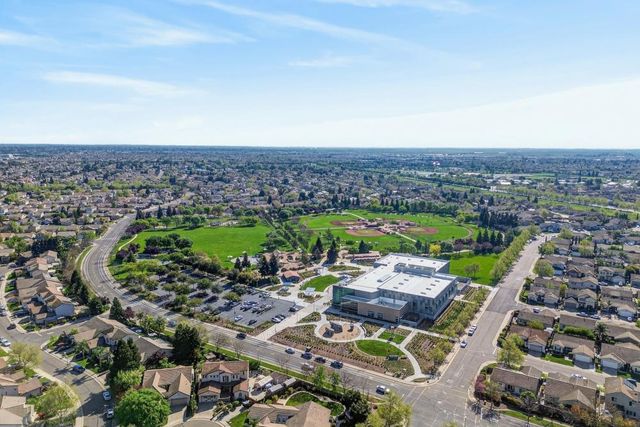 9666 Iris Meadow Way, Elk Grove, CA 95757