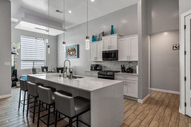 328 Camino Siete Road SW, Albuquerque, NM 87105