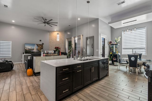 328 Camino Siete Road SW, Albuquerque, NM 87105