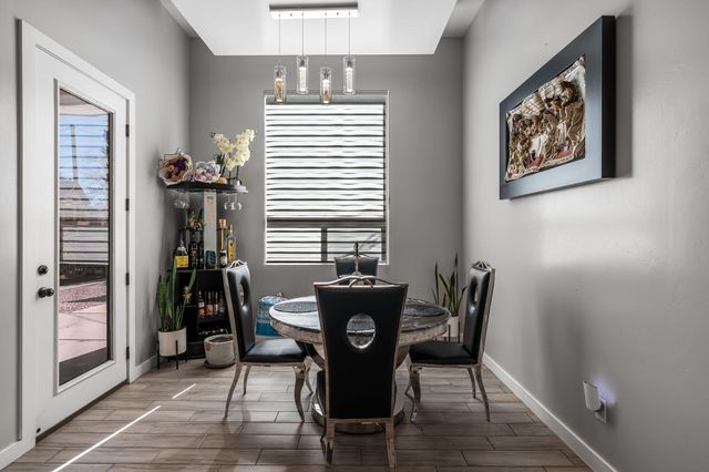 328 Camino Siete Road SW, Albuquerque, NM 87105