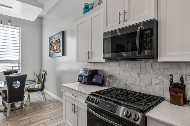 328 Camino Siete Road SW, Albuquerque, NM 87105