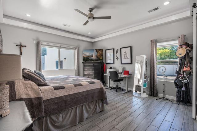 328 Camino Siete Road SW, Albuquerque, NM 87105