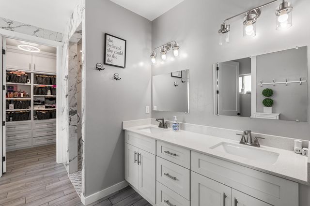 328 Camino Siete Road SW, Albuquerque, NM 87105