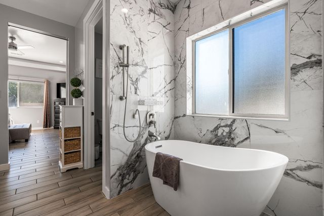 328 Camino Siete Road SW, Albuquerque, NM 87105