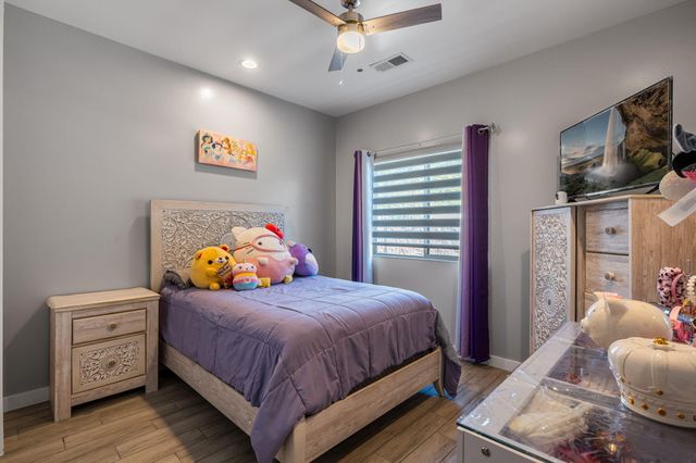 328 Camino Siete Road SW, Albuquerque, NM 87105