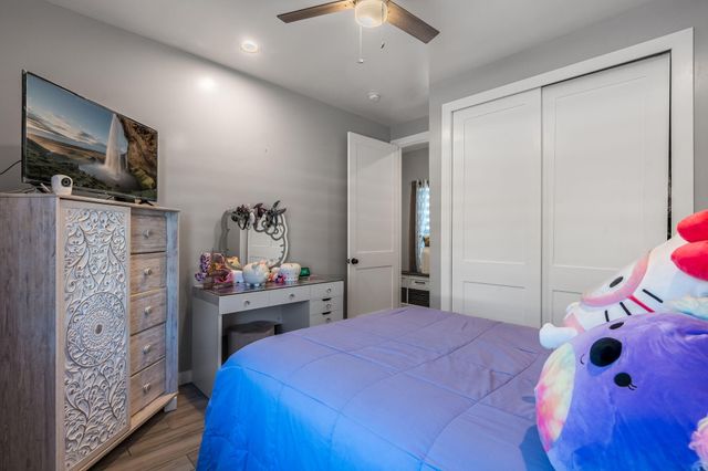 328 Camino Siete Road SW, Albuquerque, NM 87105