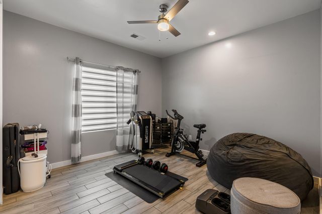 328 Camino Siete Road SW, Albuquerque, NM 87105