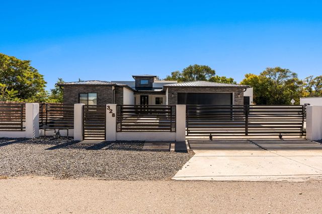 328 Camino Siete Road SW, Albuquerque, NM 87105