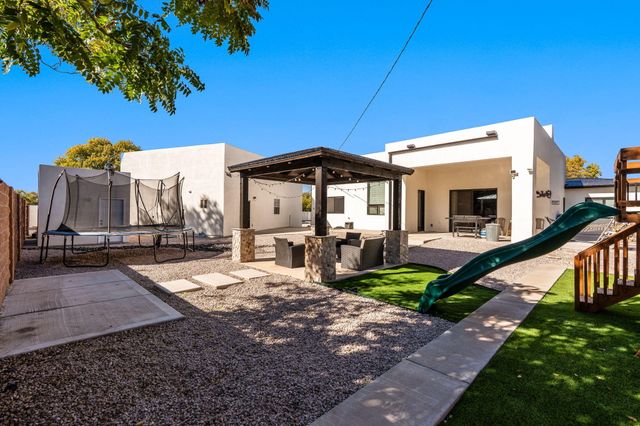 328 Camino Siete Road SW, Albuquerque, NM 87105