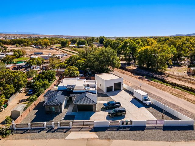 328 Camino Siete Road SW, Albuquerque, NM 87105