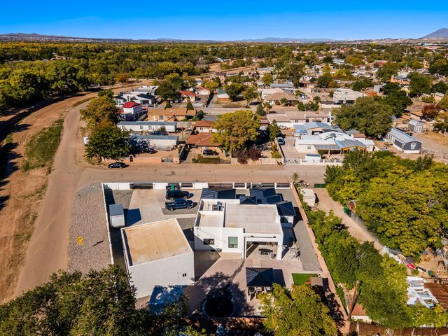 328 Camino Siete Road SW, Albuquerque, NM 87105